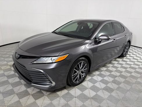 Used 2023 Toyota Camry XLE w/ Navigation Package FWD image 9