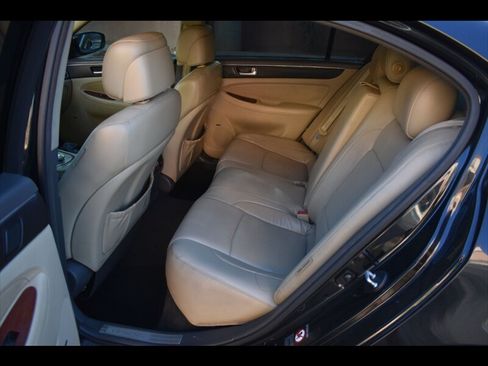 Used 2013 Hyundai Genesis 3.8 w/ Technology Pkg RWD image 19