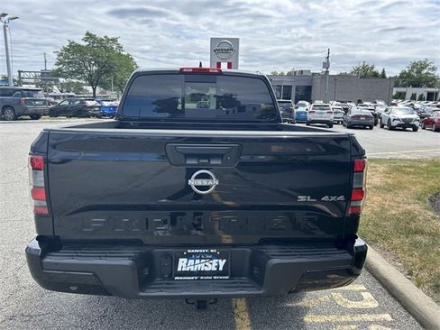 Certified 2024 Nissan Frontier SL image 7