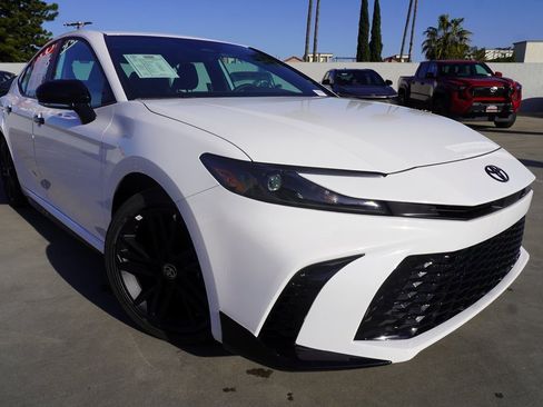 Used 2026 Toyota Camry SE Nightshade image 2