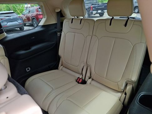 Used 2021 Jeep Grand Cherokee L Limited AWD/4WD image 13