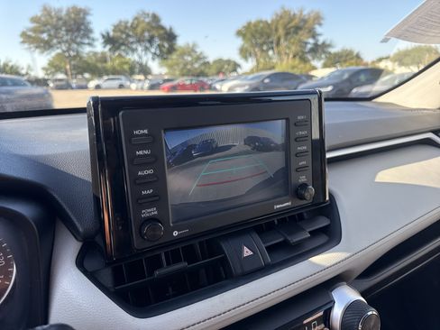 Used 2021 Toyota RAV4 XLE AWD/4WD image 13