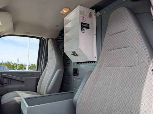 Used 2018 Chevrolet Express 2500 w/ Driver Convenience Package RWD image 23