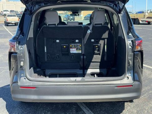 Certified 2024 Toyota Sienna LE image 7