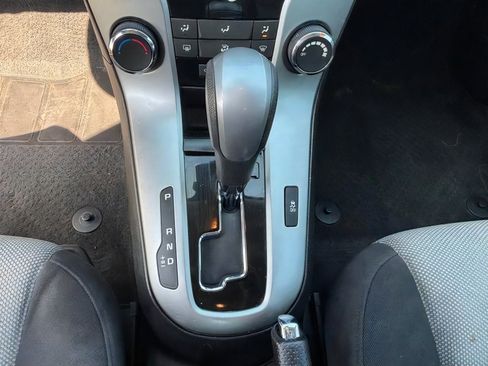 Used 2013 Chevrolet Cruze LS FWD image 16