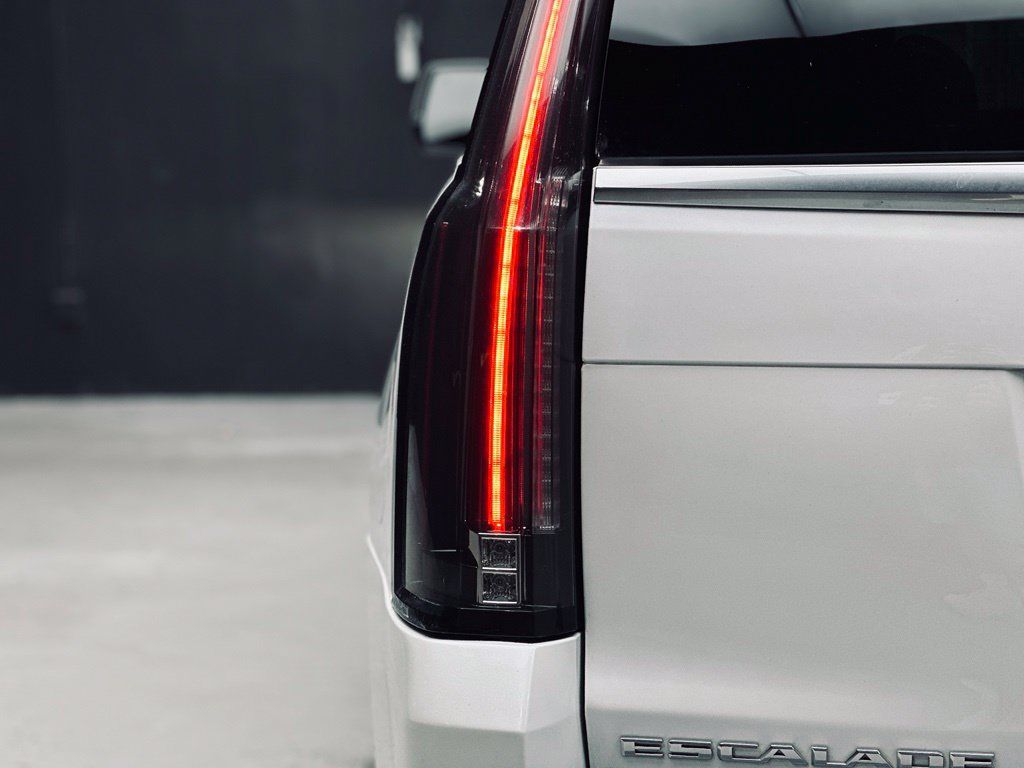 Used 2016 Cadillac Escalade Platinum AWD/4WD image 14