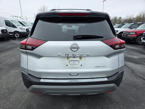 Used 2023 Nissan Rogue SV w/ SV Premium B Package image 4