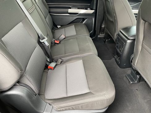 Used 2024 Ford Explorer XLT RWD image 13