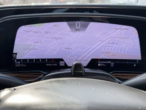 Used 2024 Cadillac Escalade Premium Luxury image 17