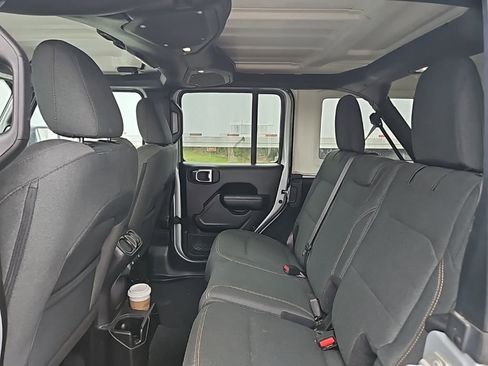 Used 2024 Jeep Wrangler Sport S image 14