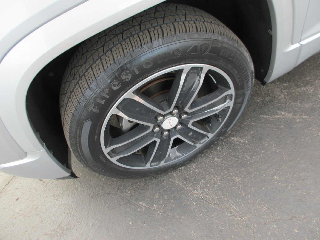 Certified 2017 GMC Acadia Denali w/ Technology Package FWD image 14