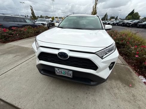 Used 2021 Toyota RAV4 XLE w/ Convenience Package AWD/4WD image 2