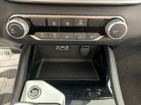 Used 2024 Nissan Altima 2.5 SV FWD image 28