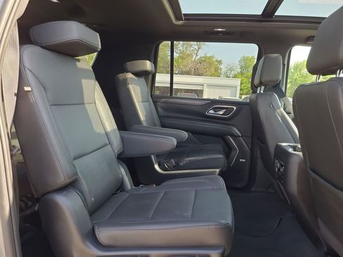 Used 2023 Chevrolet Suburban LT w/ LT Signature Plus Package image 28