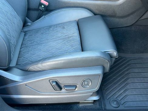 Used 2025 Audi SQ5 Premium Plus w/ Premium Plus Package image 49