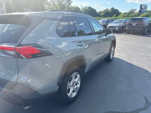 Used 2021 Toyota RAV4 XLE w/ Convenience Package FWD image 8