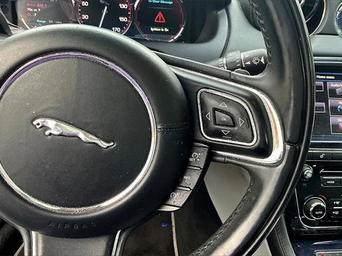 Used 2012 Jaguar XJ image 17