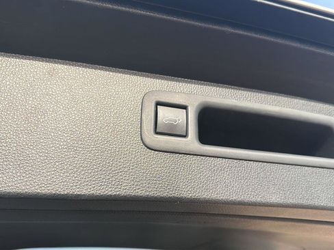 Used 2022 Toyota Highlander XLE image 15