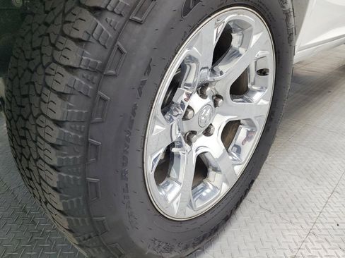Used 2018 RAM 1500 Laramie AWD/4WD image 31