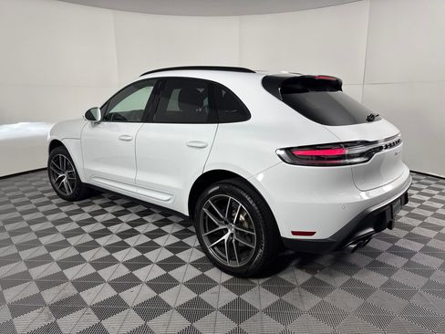 Certified 2025 Porsche Macan image 3