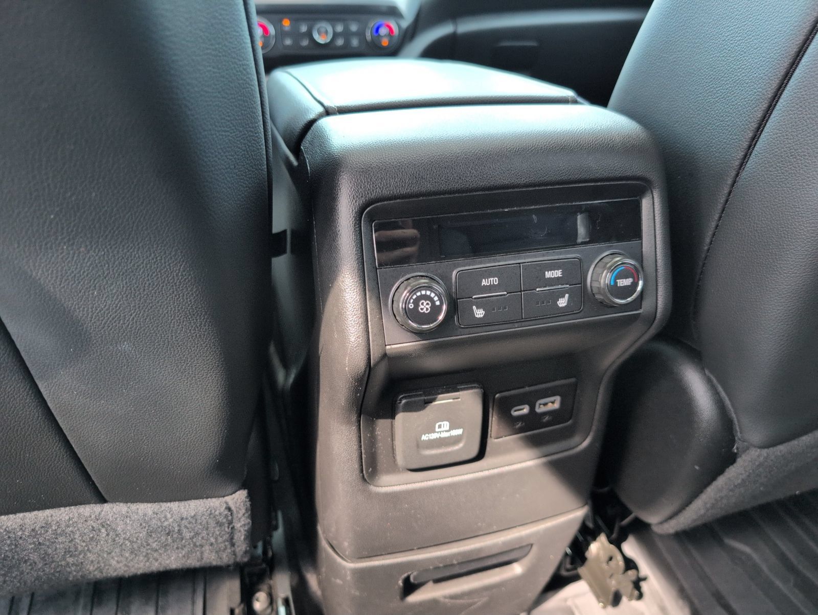 Used 2023 GMC Acadia SLT w/ Elevation Edition FWD image 16