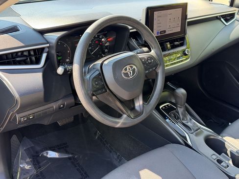 Used 2025 Toyota Corolla LE FWD image 4