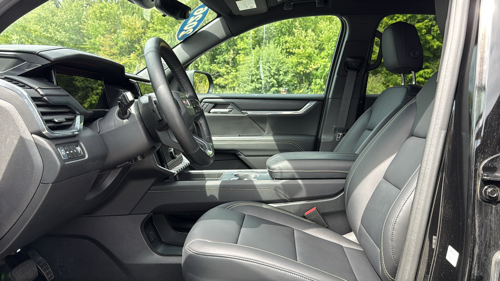 Certified 2026 GMC Acadia Elevation w/ Elevation Premium Package AWD/4WD image 13