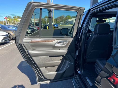 Used 2022 Chevrolet Tahoe Z71 w/ Luxury Package AWD/4WD image 51