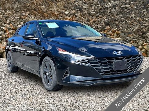 Used 2023 Hyundai Elantra SEL FWD image 9