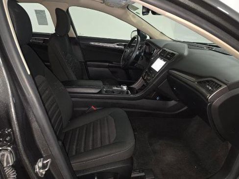 Used 2019 Ford Fusion SE FWD image 8