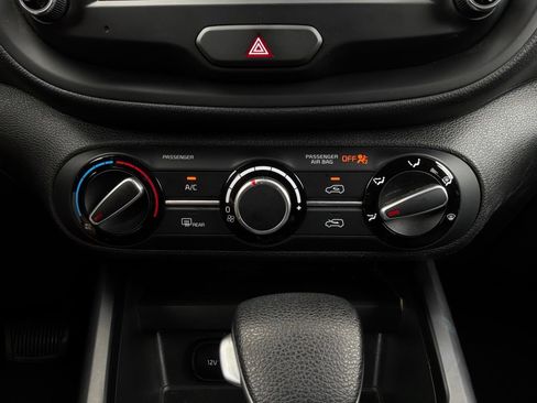 Used 2025 Kia Soul LX w/ LX Technology Package FWD image 25