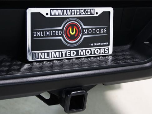 Used 2024 GMC Canyon AT4X w/ AT4X AEV Edition AWD/4WD image 4