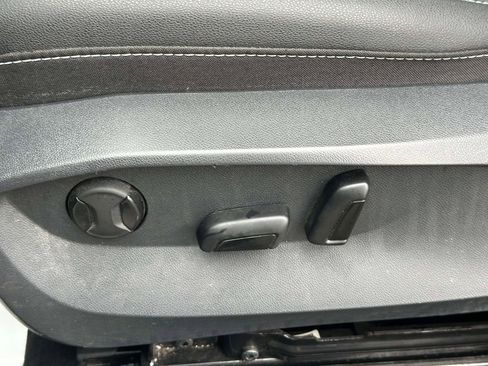 Used 2024 Volkswagen Taos SE image 16