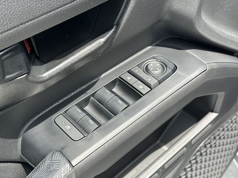 Certified 2025 Toyota Tacoma SR5 AWD/4WD image 15