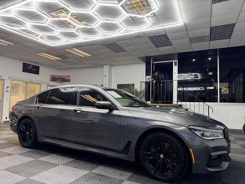 Used 2017 BMW 750i RWD image 3
