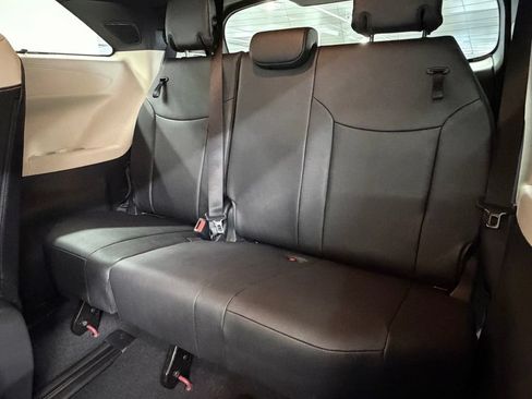Used 2026 Toyota Sienna Limited FWD image 41