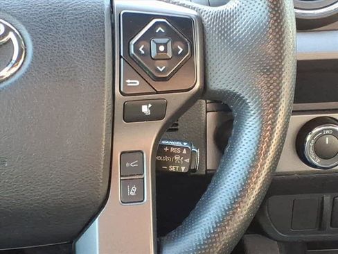 Used 2022 Toyota Tacoma TRD Off-Road image 11