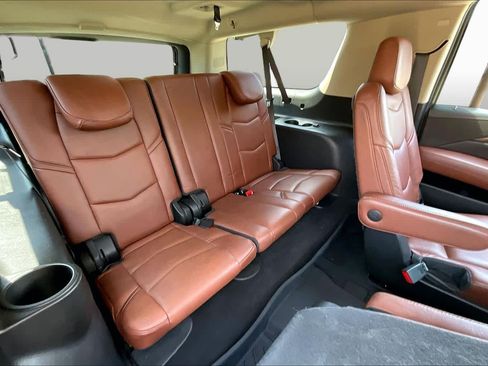 Used 2019 Cadillac Escalade ESV Luxury AWD/4WD image 35
