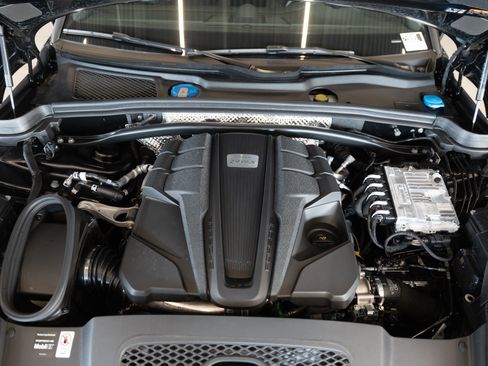 Certified 2025 Porsche Macan S image 27