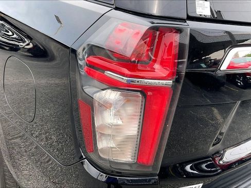 Used 2022 Chevrolet Suburban Premier AWD/4WD image 26