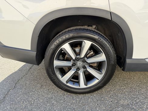 Used 2025 Honda Pilot Elite image 9