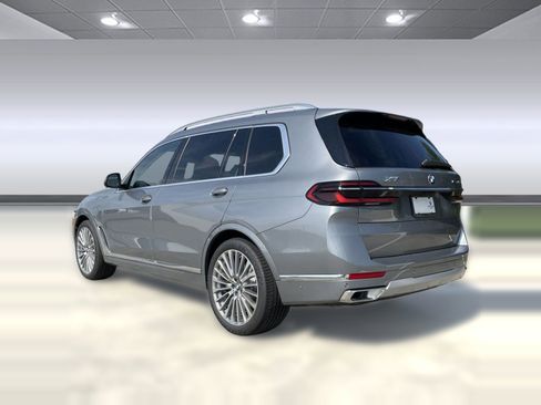 Used 2026 BMW X7 xDrive40i w/ Premium Package image 3