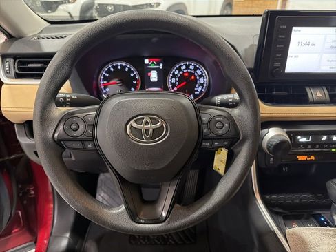 Used 2019 Toyota RAV4 LE image 11