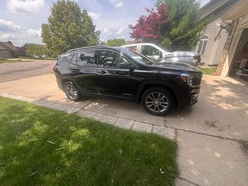 Used 2023 GMC Terrain SLT w/ Infotainment Package II AWD/4WD image 2