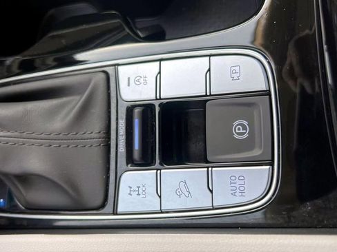 Certified 2025 Hyundai Tucson SE image 22