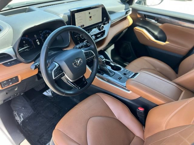 Used 2023 Toyota Highlander Platinum FWD image 12
