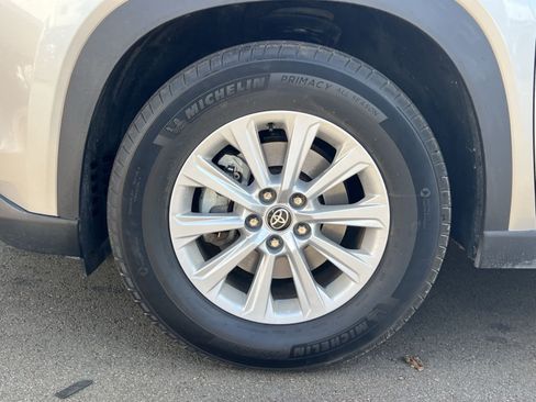 Used 2025 Toyota Grand Highlander AWD image 11