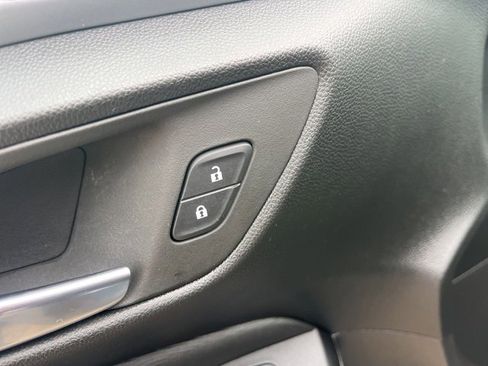 Used 2025 Buick Envista Preferred w/ Convenience II Package image 11