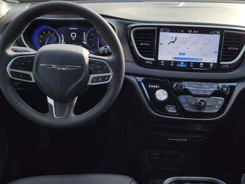 New 2026 Chrysler Voyager LX image 12