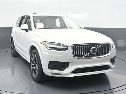 Used 2020 Volvo XC90 T5 Momentum w/ Protection Package Premier image 9